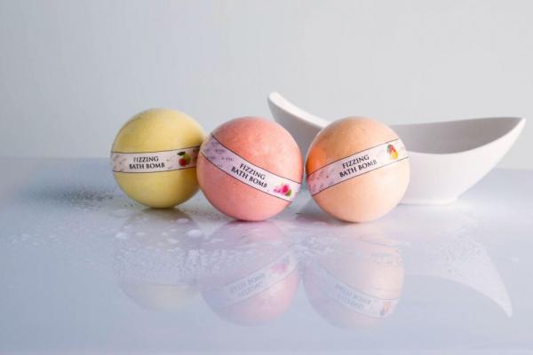 Nährende Maxi-Badekugel Rose 160g